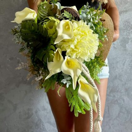 Wiązanka nagrobna na drewnianym sercu