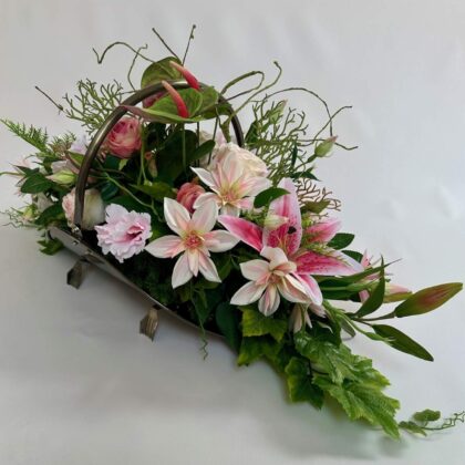 Kompozycja na cmentarz w metalowym koszu