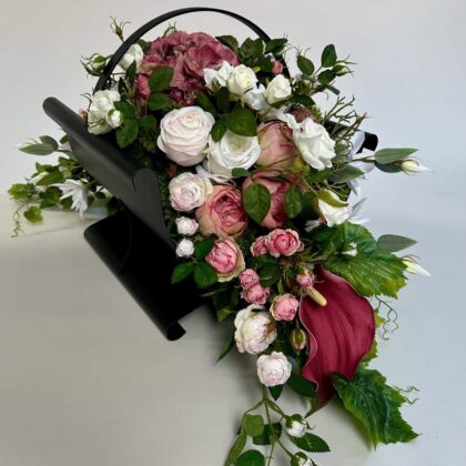 Kompozycja nagrobna w metalowym koszu