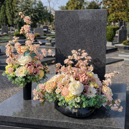 Komplet dekoracji nagrobnych ( wiązanka+ bukiet)