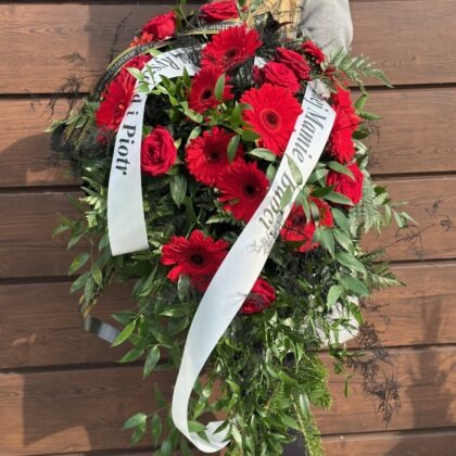 Naturalna wiązanka pogrzebowa czerwone róże i gerbery