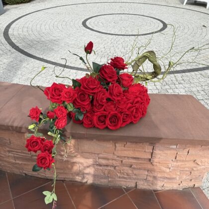 Dekoracja nagrobna, wieniec różany
