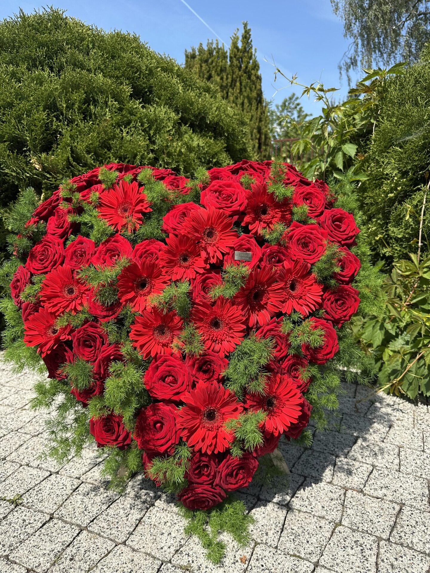 Naturalne serce nagrobne 72x62 cm - obrazek 2