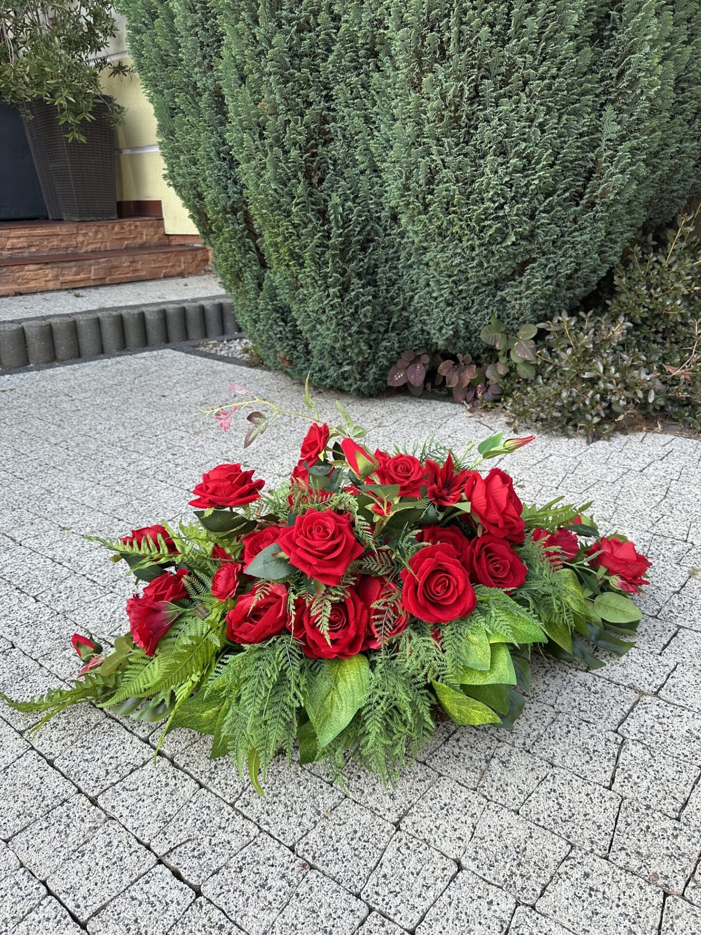 Wiązanka nagrobna czerwone róże - obrazek 5